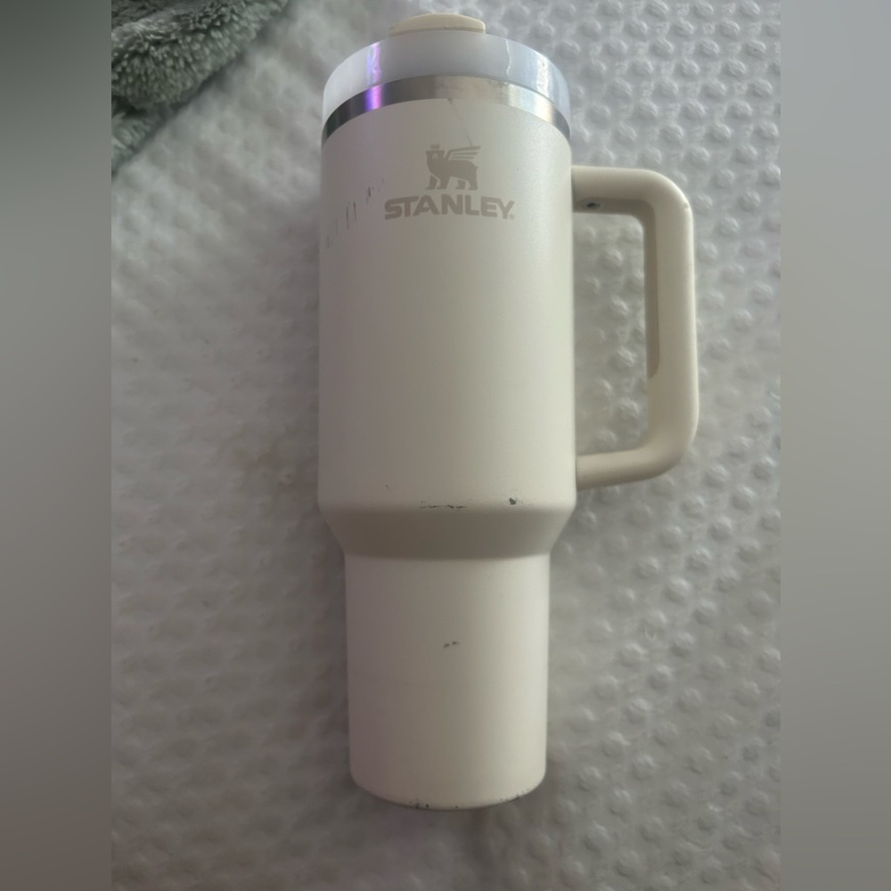 Cream colored 40oz Stanley